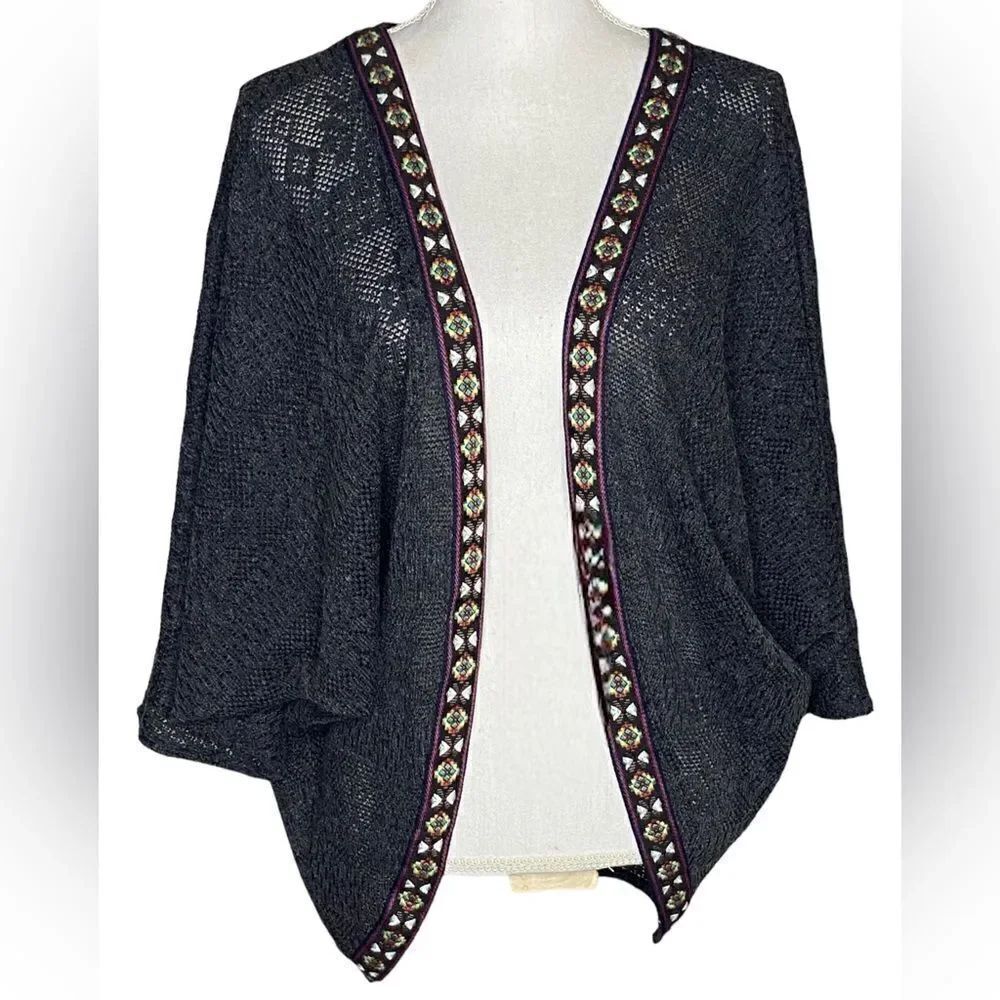 Flying Tomato Wm’s Sz 2X Gray Aztec Trim Doleman Batwing Open Cardigan Sweater
